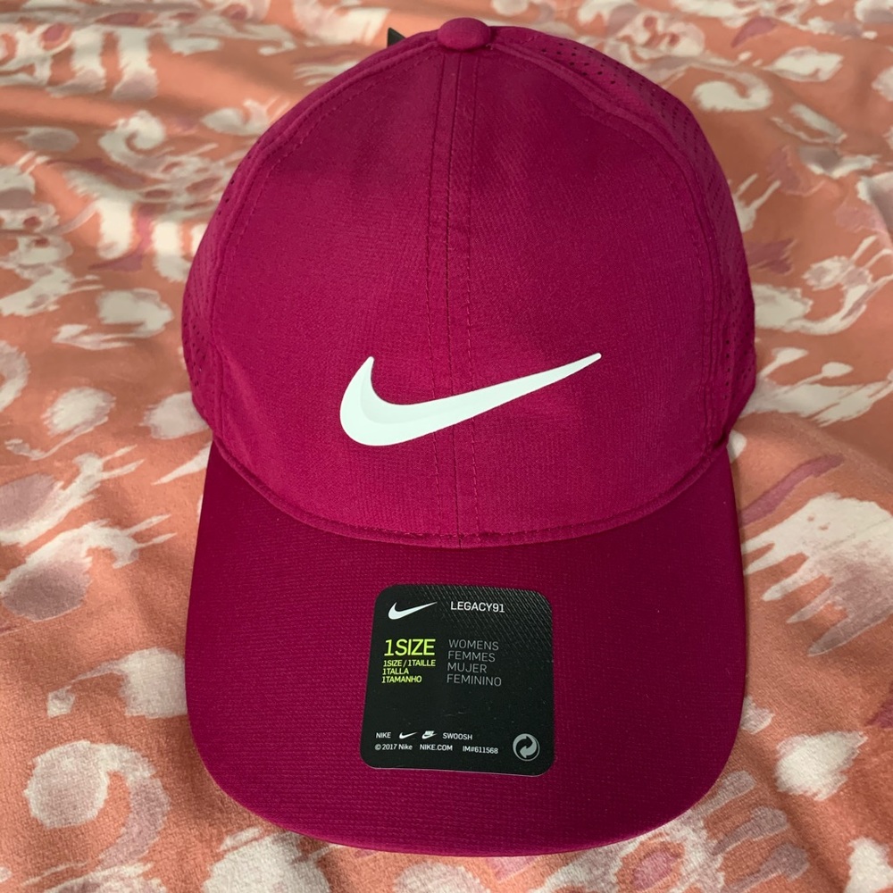NEW Nike Women’s Hat 💜